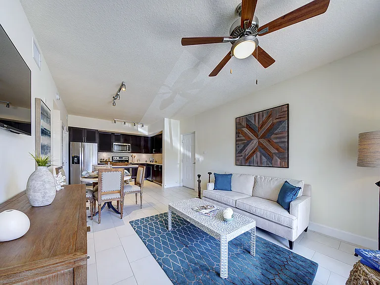 Solle Davie Luxury Apartments — Photo 8