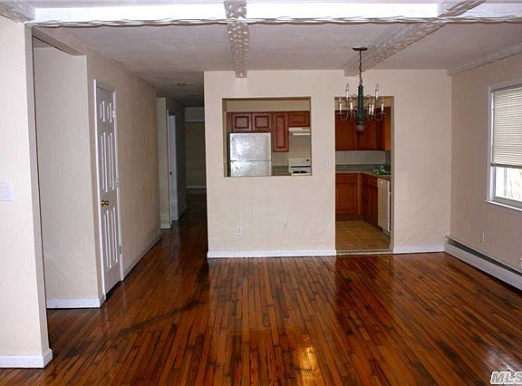 4th image of 450 E Market St
