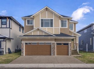 223 W Kinniburgh Loop, Chestermere, AB T1X0T9