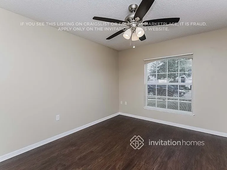 17037 Holmby Ct — Photo 23