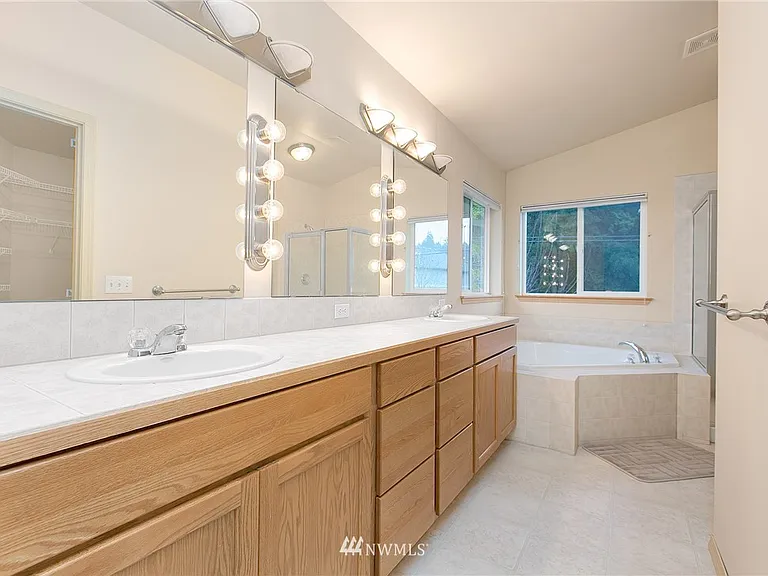 13607 NE 202nd St — Photo 15