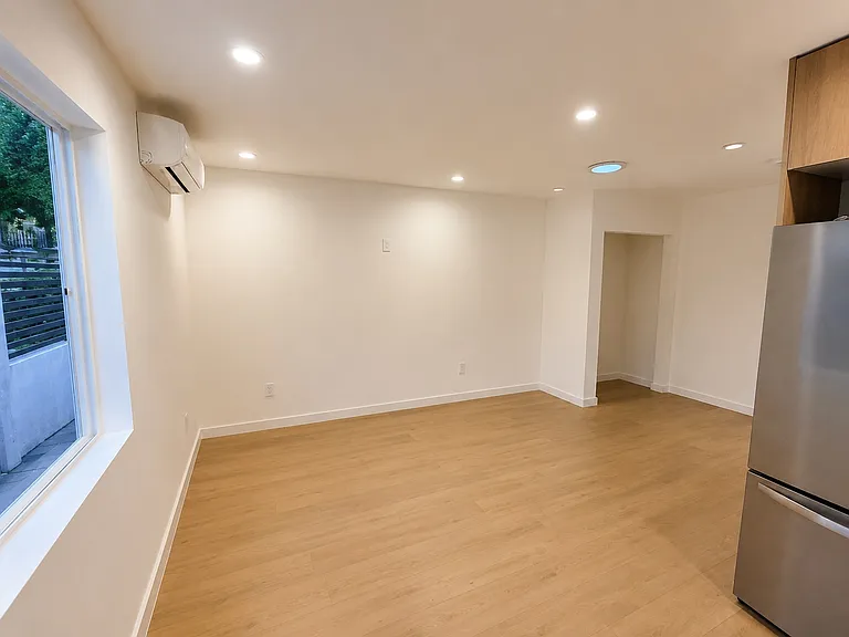 5920 Wilkinson Ave — Photo 40