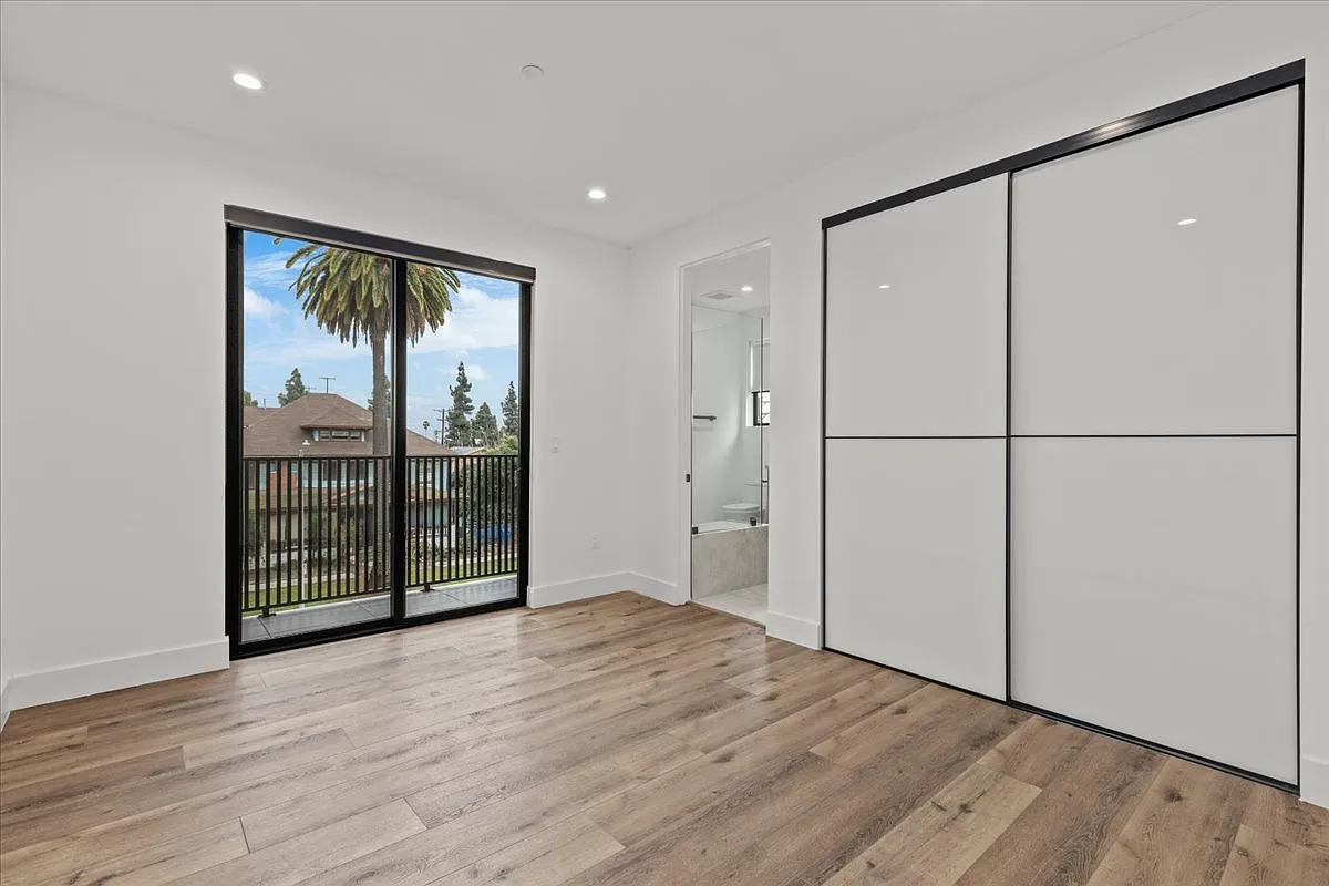 3 bed, 3.5 bath, 1850 sqft, $4,395 — Photo 3