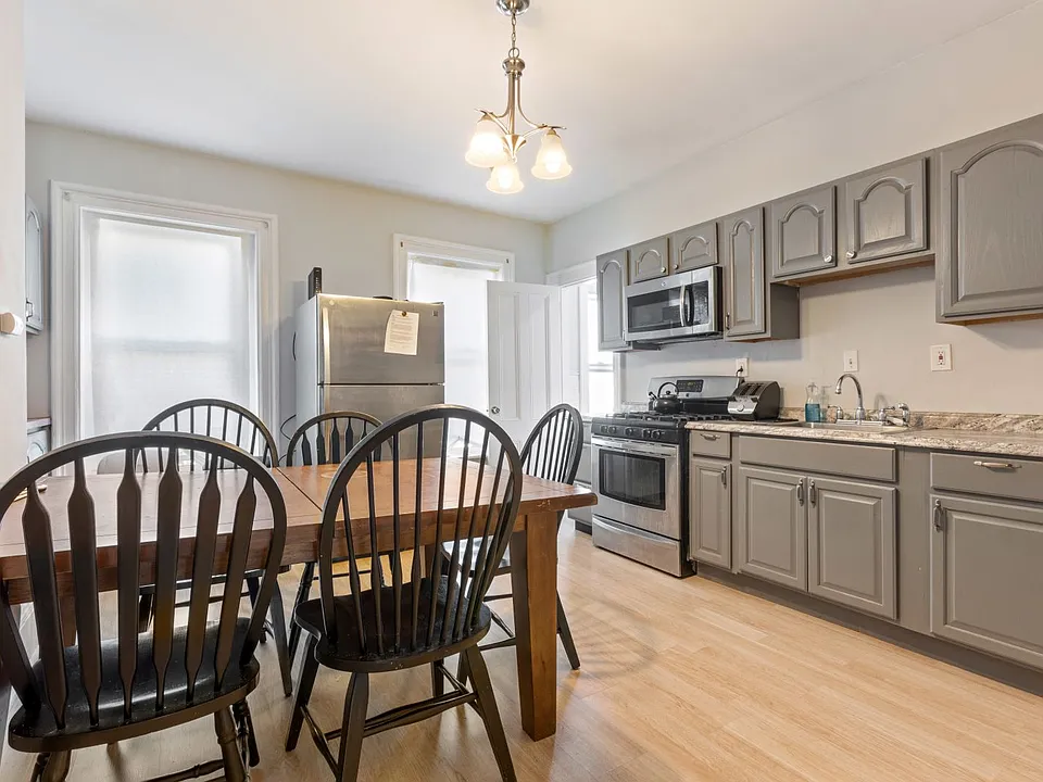 94 Mount Pleasant Ave #2