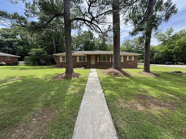 400 Massee Dr — Photo 1