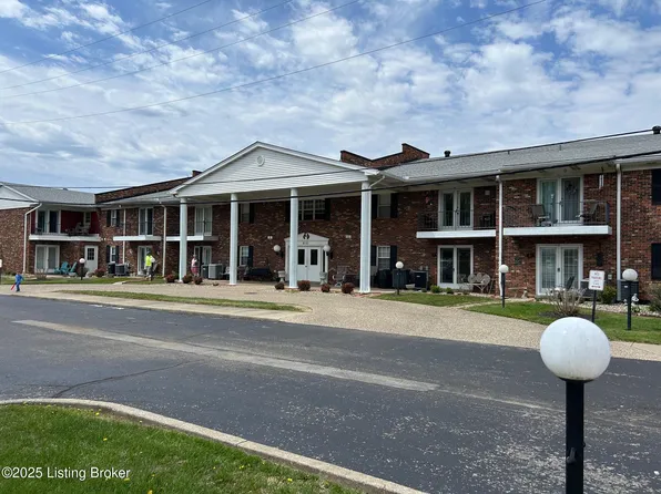 8101 Wendamoor Dr APT 15, Louisville, KY 40228