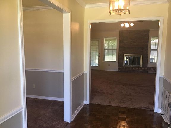 4th image of 411 Post Oak St