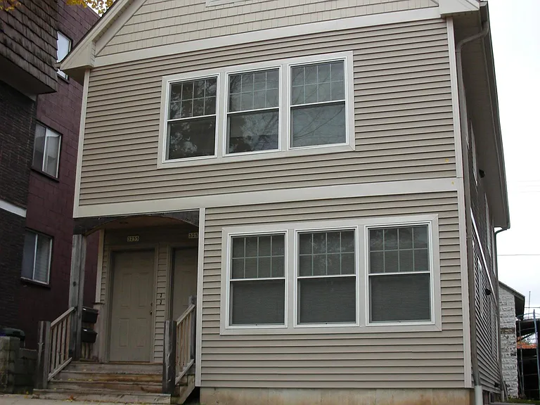 3255 N Oakland Ave #UPPER — Photo 1