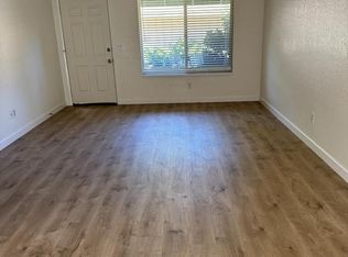 300 Shafer Ln APT D4, Jacksonville, OR 97530