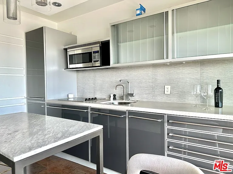 999 N Doheny Dr #1207 — Photo 6