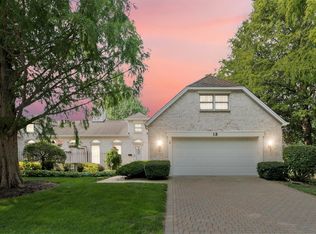 13 Hillcrest Dr, Sugar Grove, IL 60554