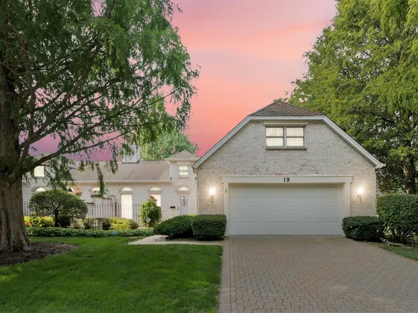 13 Hillcrest Dr, Sugar Grove, IL 60554