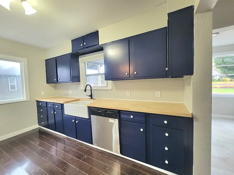 718 Perry Ave — Photo 10