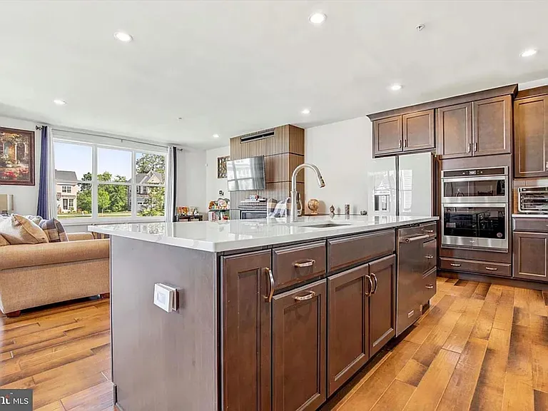 604 McNair Dr — Photo 4