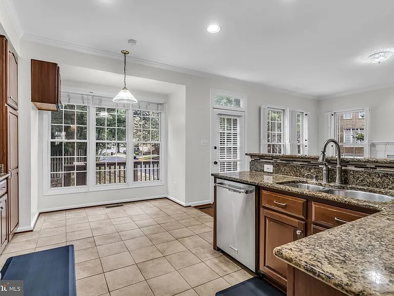 6618 Frost Lake Ln — Photo 14