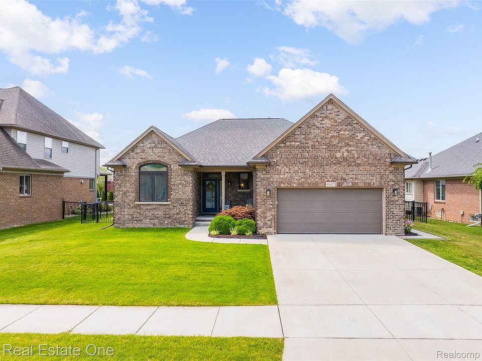 1st image of 45627 Pentwater Dr