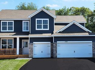 1716 August Dr, Shakopee, MN 55379