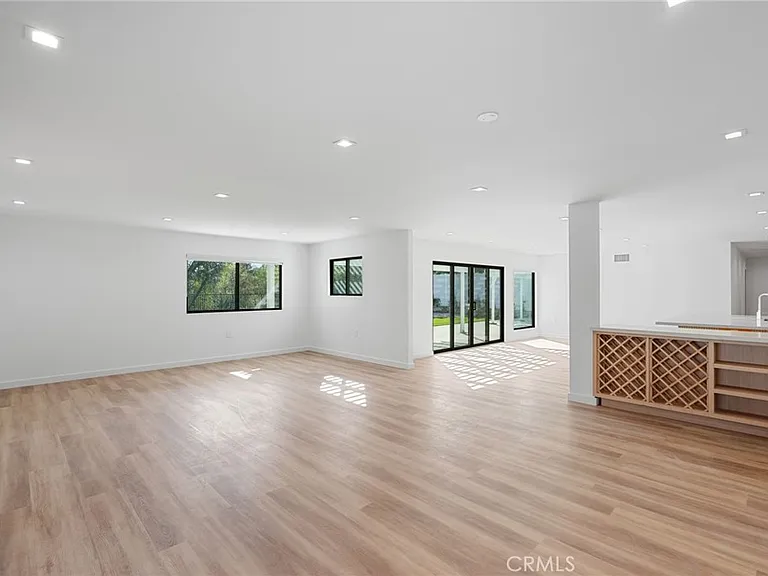 6108 Sadring Ave — Photo 18