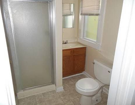 4th image of 3914 Graceland Ave