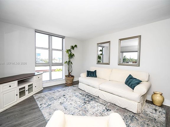3rd image of 8305 Crespi Blvd APT 4D