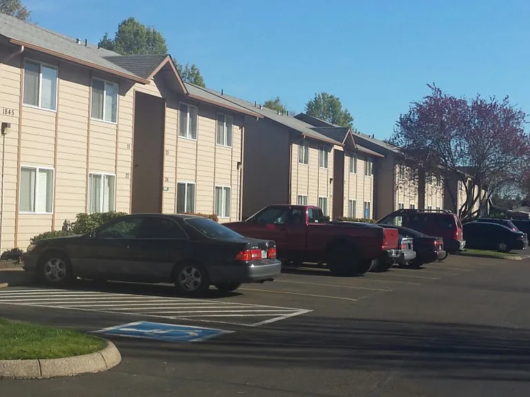 Premier Apartments — Photo 3