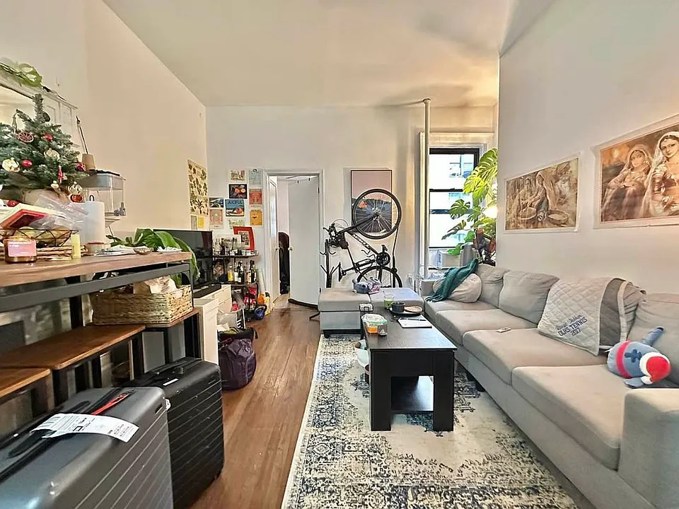32 W 69th St #3A