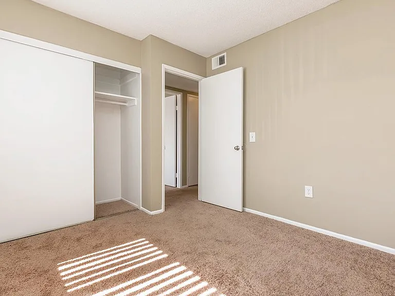 COMFORTABLE BEDROOM