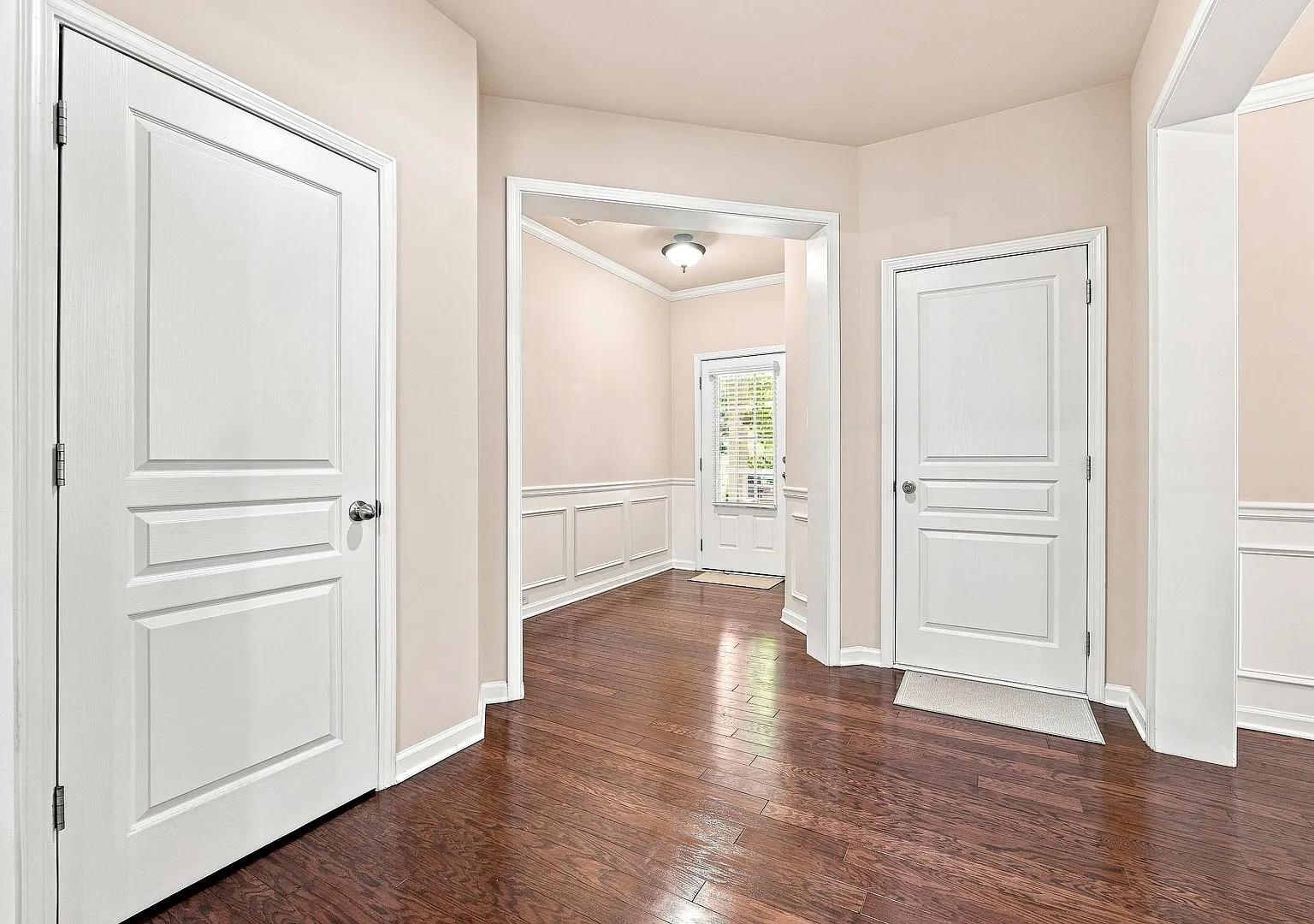4 bed, 2501 sqft, $2,800 — Photo 4