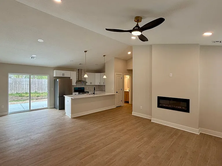 765 N Kansas Ct — Photo 6