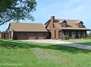 9017 Dubuque St, Norwalk, IA 50211