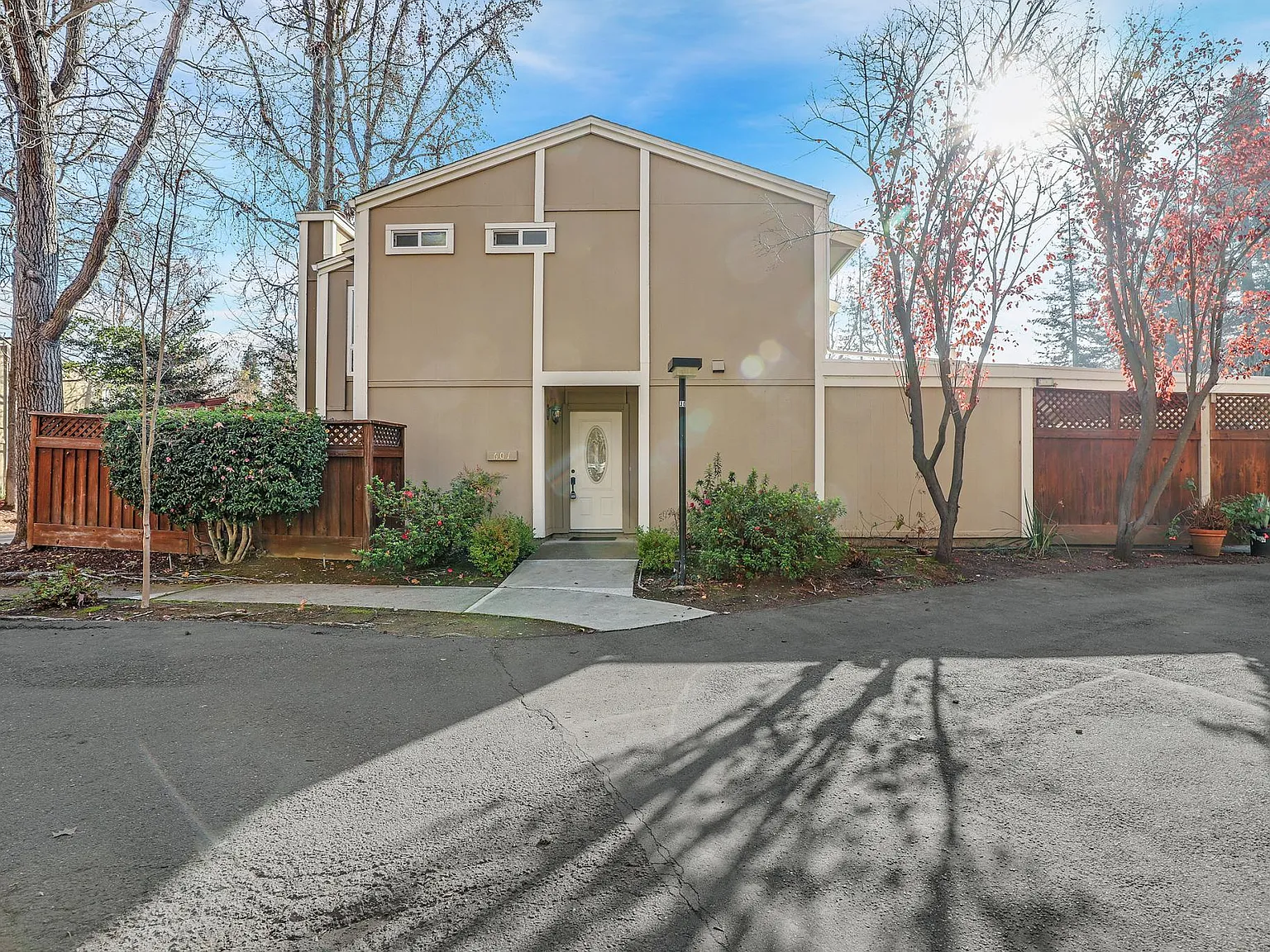 3 bed, 2.5 bath, 1357 sqft, $3,875 — Photo 1