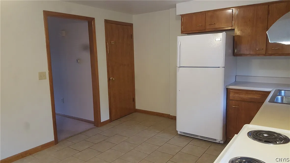 3 bed, 1.5 bath, 1000 sqft, $1,800 — Photo 4