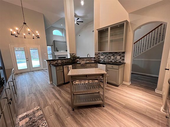 4th image of 435 Twin Timbers Ln