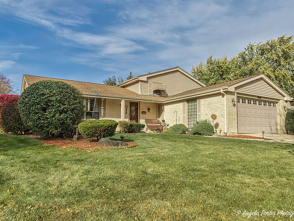 1st image of 2918 N Dryden Pl