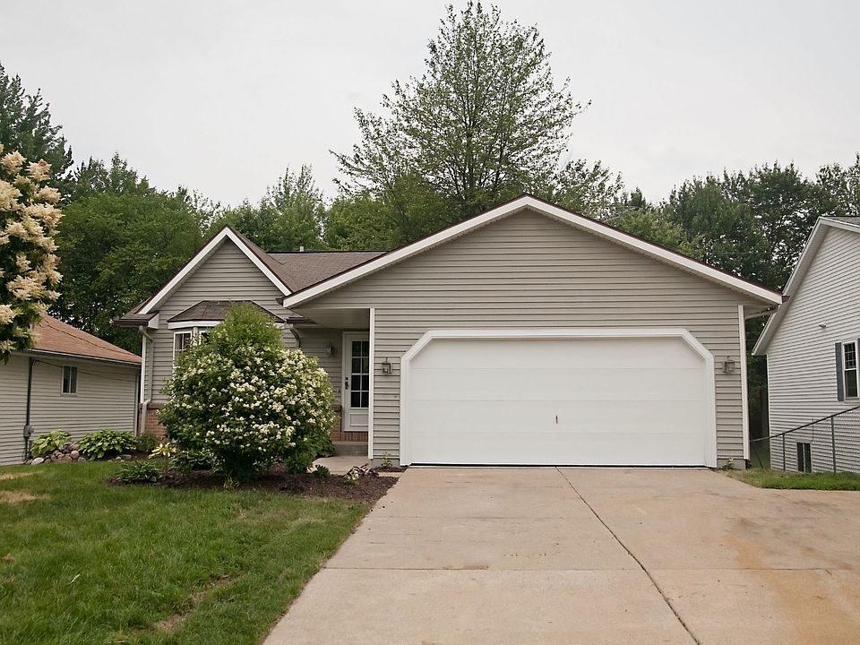 1st image of 748 Cloverdale Ave NW