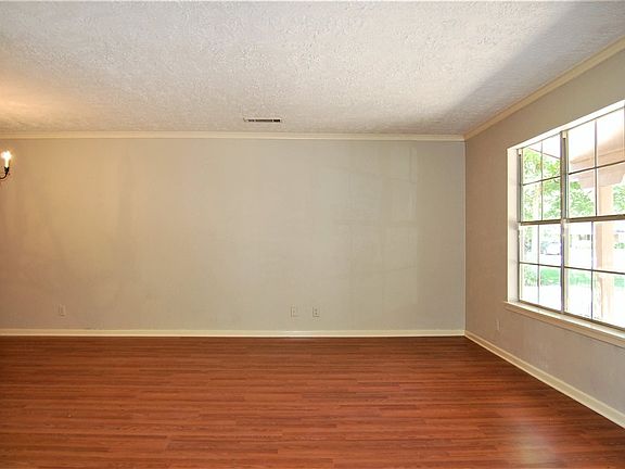 4th image of 5755 Bellaire Ln