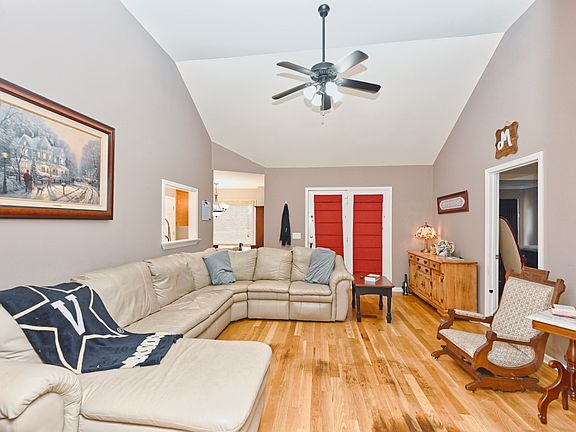 3rd image of 1384 Habersham Dr