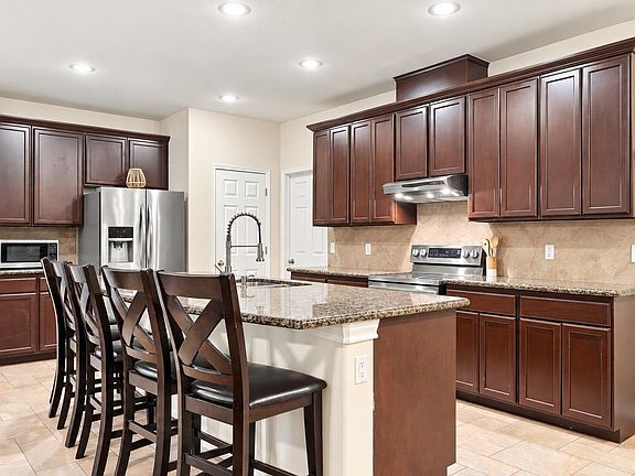 5th image of 108 Phoenix Palm Dr