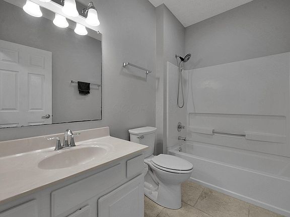5th image of 6120 Harbour Pointe Unit 202