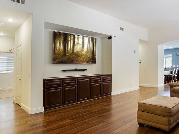 2nd image of 31074 Oakhill Dr