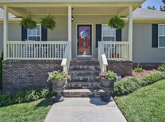 2nd image of 318 Farmway Dr SE