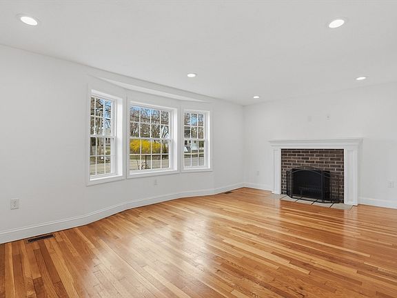 4th image of 81 Forest St