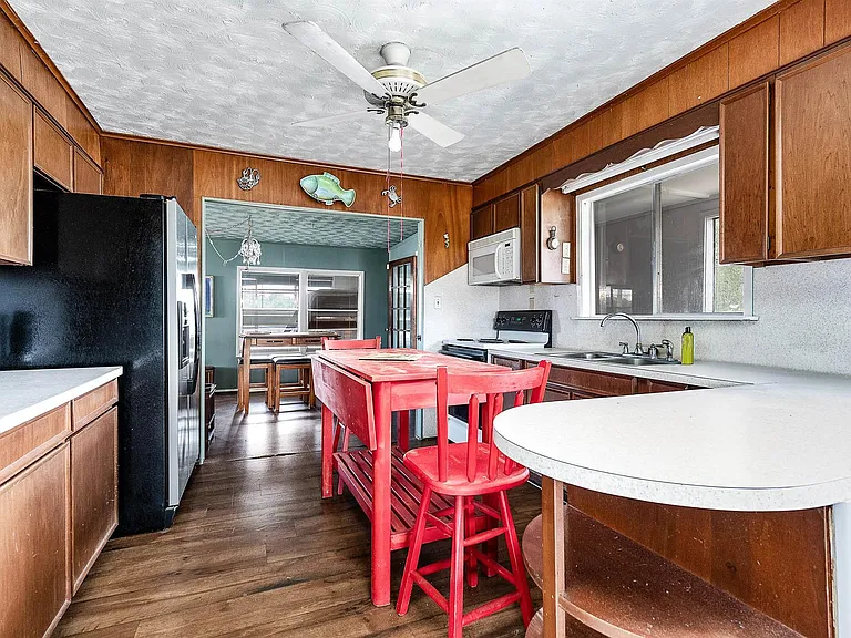 325 Palm Dr — Photo 25