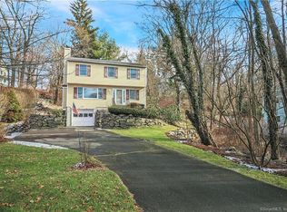 31 Devils Garden Rd, Norwalk, CT 06854