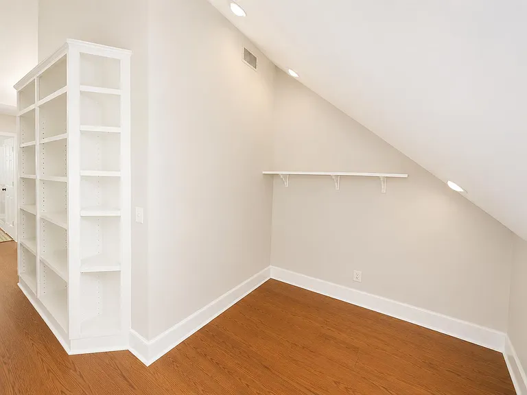 1047 E Monticello Cir — Photo 16