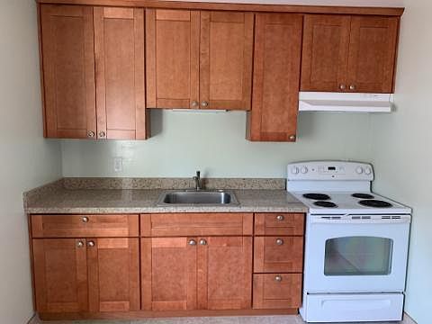 2nd image of 1752 Beverly Blvd