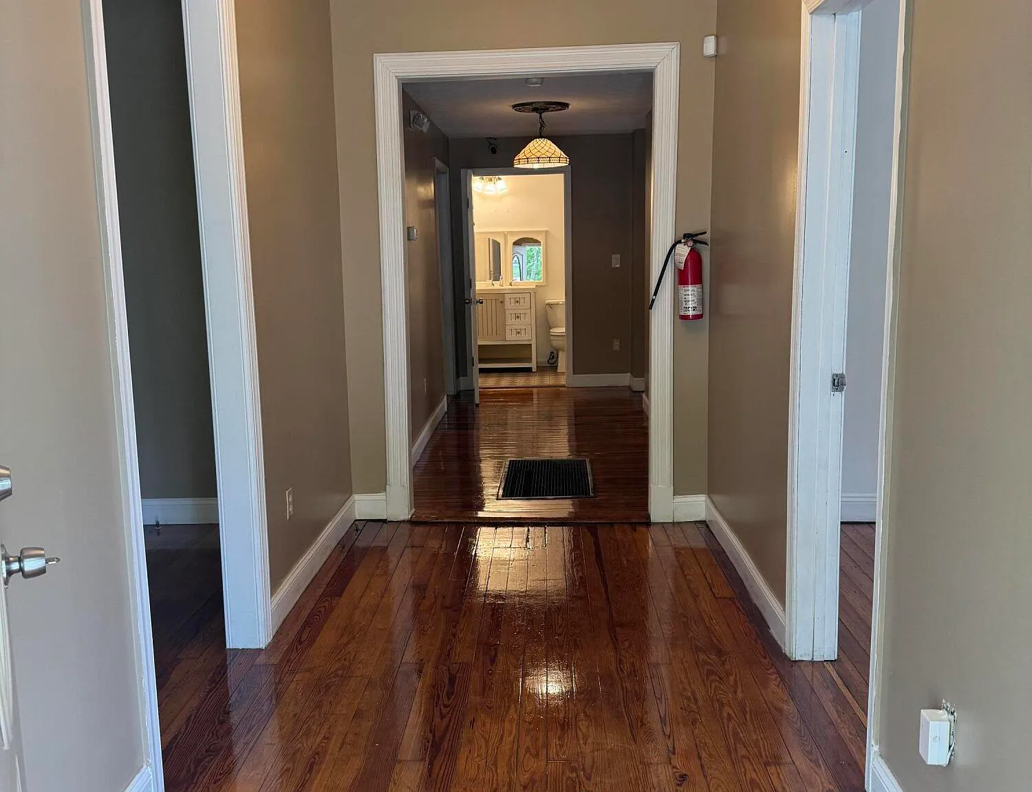 4 bed, 1.0 bath, 1700 sqft, $1,500 — Photo 3