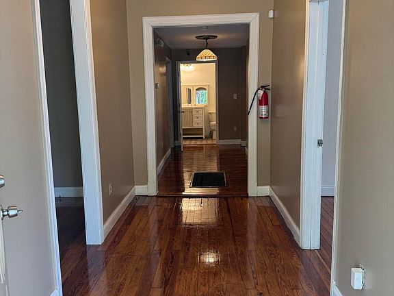 3rd image of 224 Campbell St