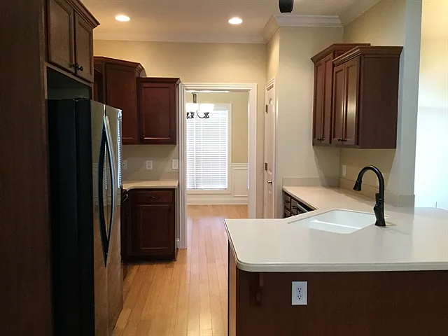 3 bed, 2.0 bath, 2150 sqft, $2,495 — Photo 2