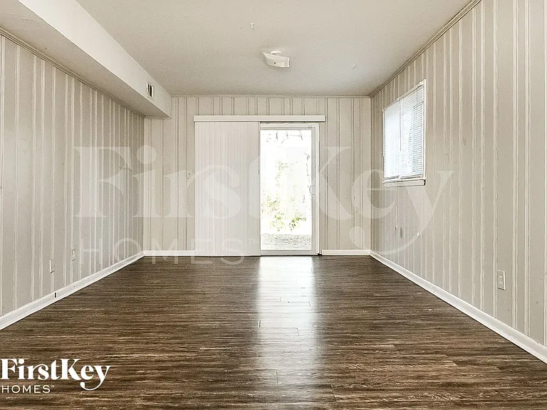 2216 Clanton Ter — Photo 3